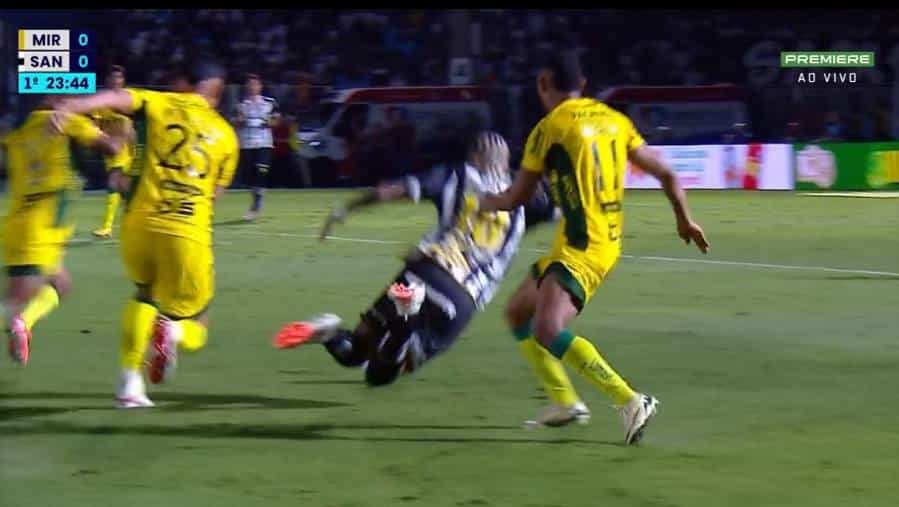 porrada em neymar