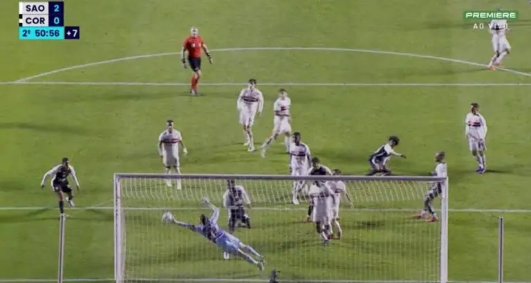 quase gol e defesa de rafael