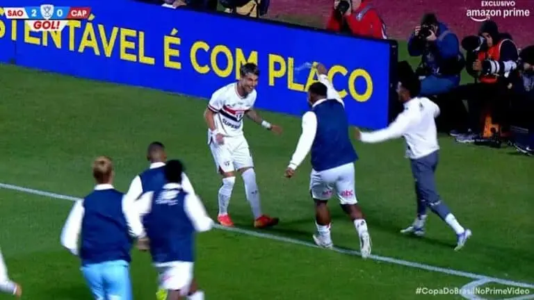 rodriguinho e Ferreira gol