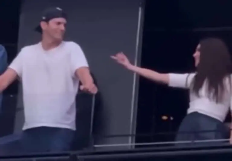 Ashton Kutcher e Mila Kunis.