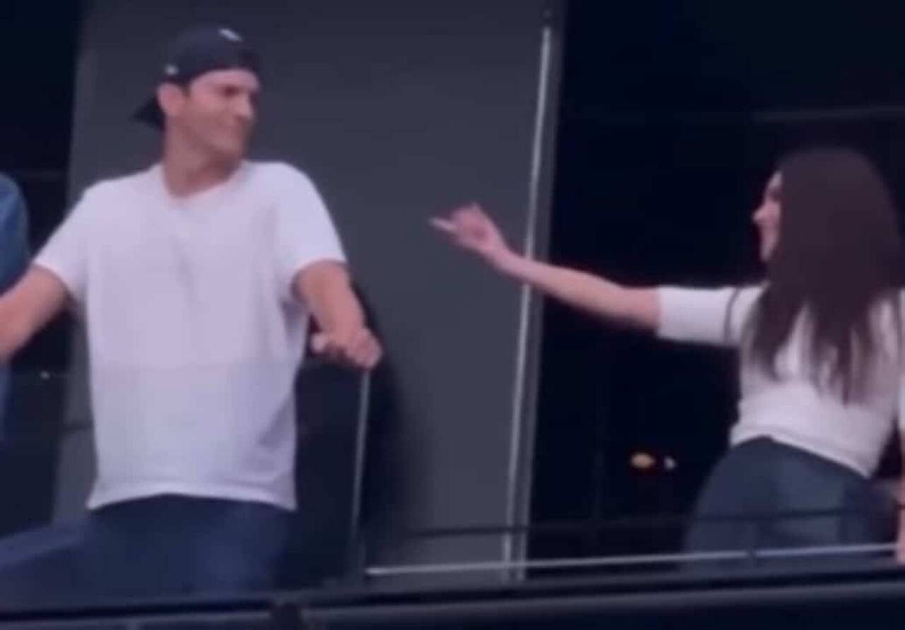 Ashton Kutcher and Mila Kunis shine dancing at Backstreet Boys show in Las Vegas