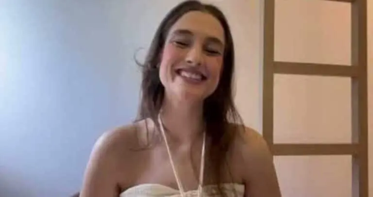 Atriz Bia Lomelino