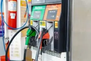 Gasolina em Alagoas despenca a R$ 5,69 após ação do Procon em postos de Maceió
