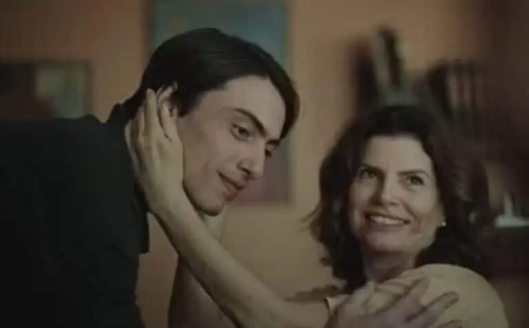 Debora Bloch e Jaffar Bambirra em Dias Perfeitos