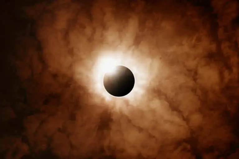 Eclipse solar total