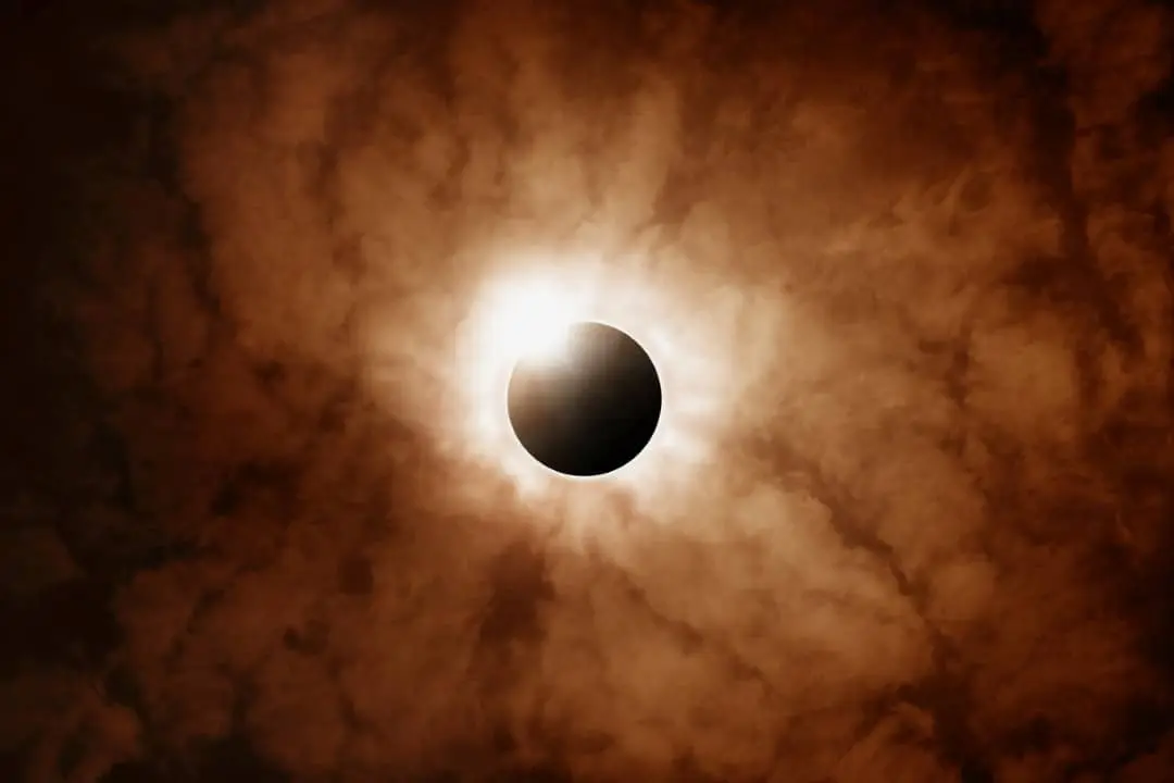 Eclipse solar total