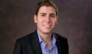 Cofundador do Facebook Eduardo Saverin compra participação no Liverpool ao lado de Jeff Bezos