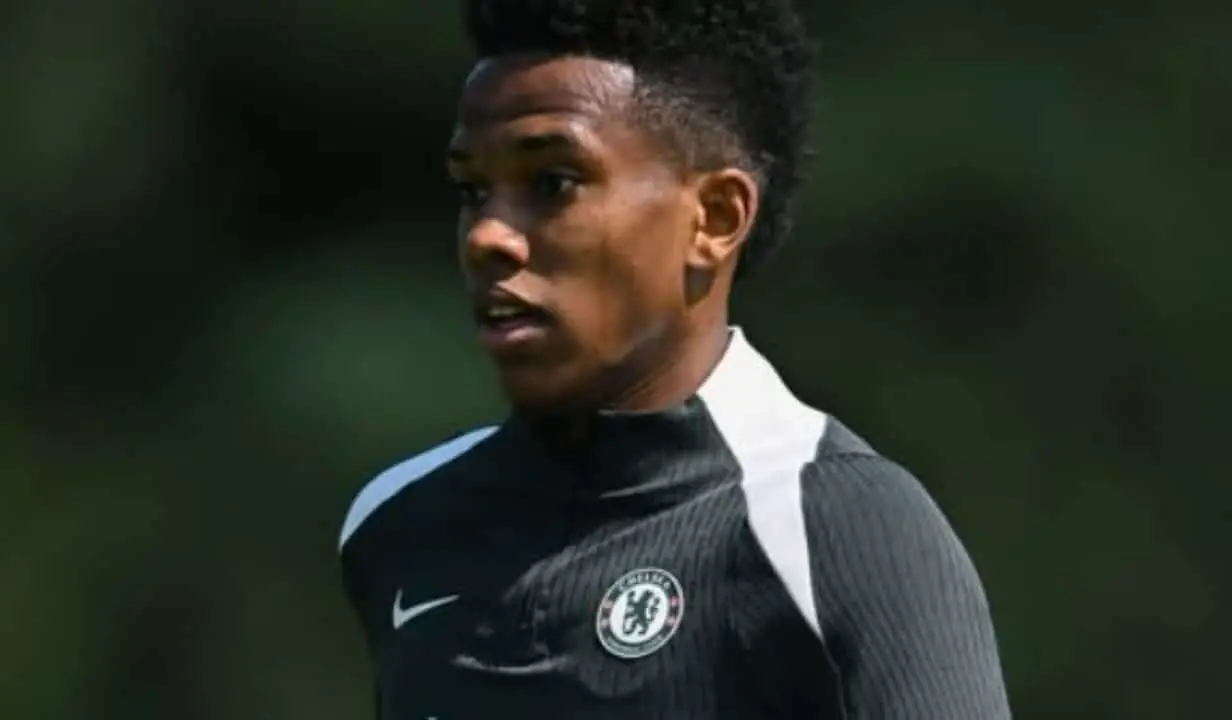 Estêvão, ex-Palmeiras, brilha em treinos e promete impacto na estreia do Chelsea x Bayer Leverkusen