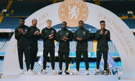 Estêvão e jogadores do Chelsea