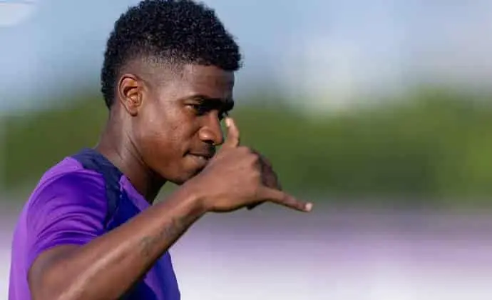 Fifa ameaça Corinthians com transfer ban devido a dívida de US$ 6,1 mi por zagueiro Félix Torres