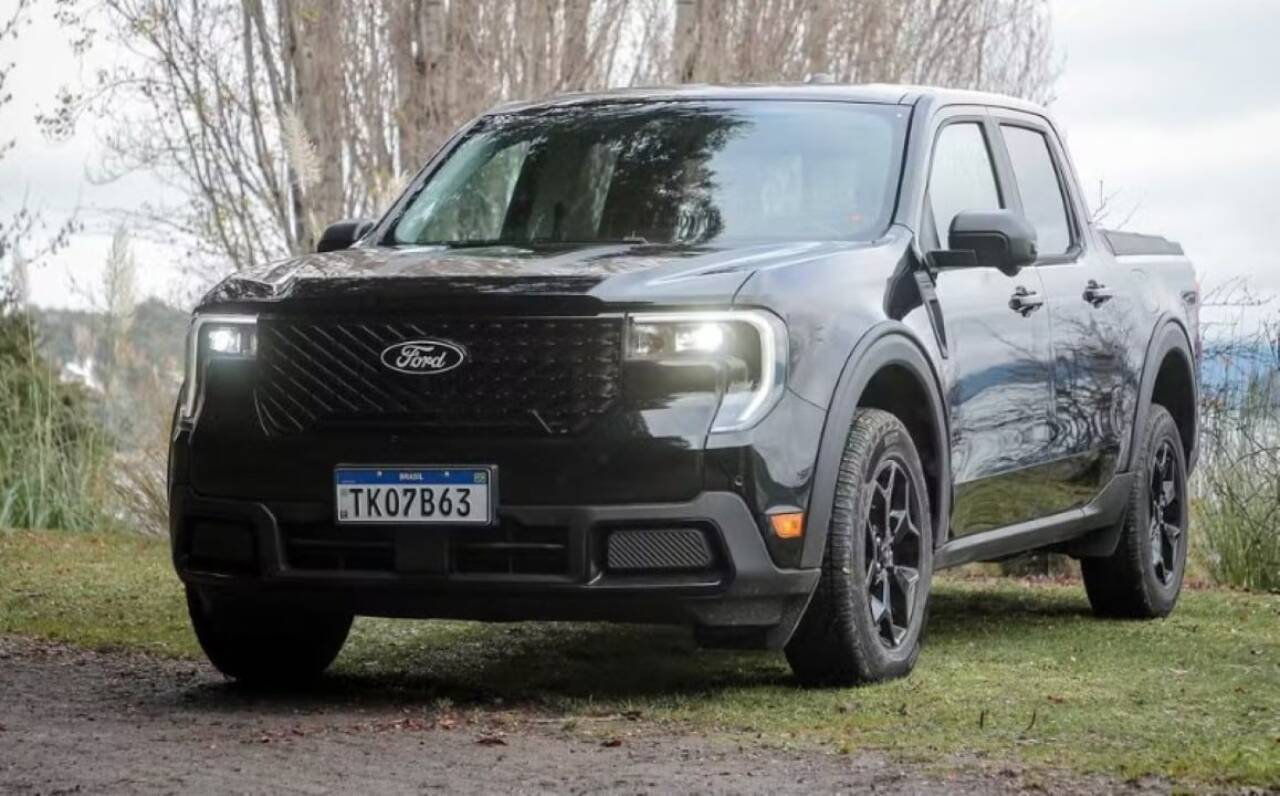 Ford Maverick Lariat Black