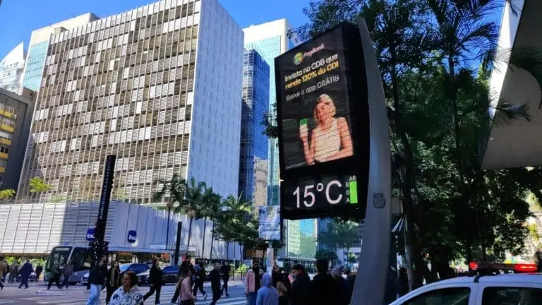 Frio, termômetro, cidade de São Paulo