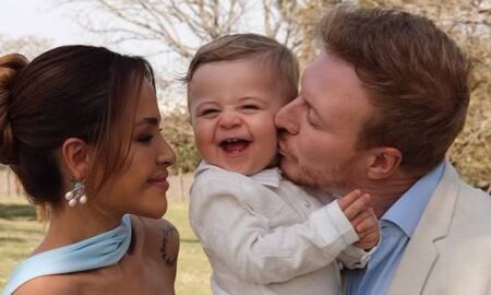 Gabi Luthai com filho e Michel Teló