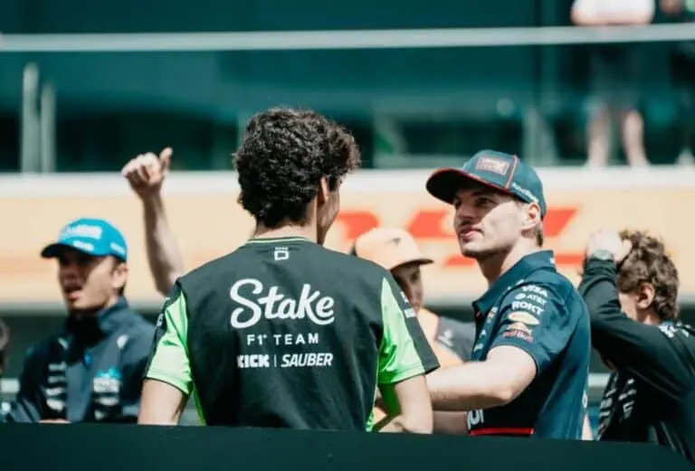 Gabriel Bortoleto e Max Verstappen