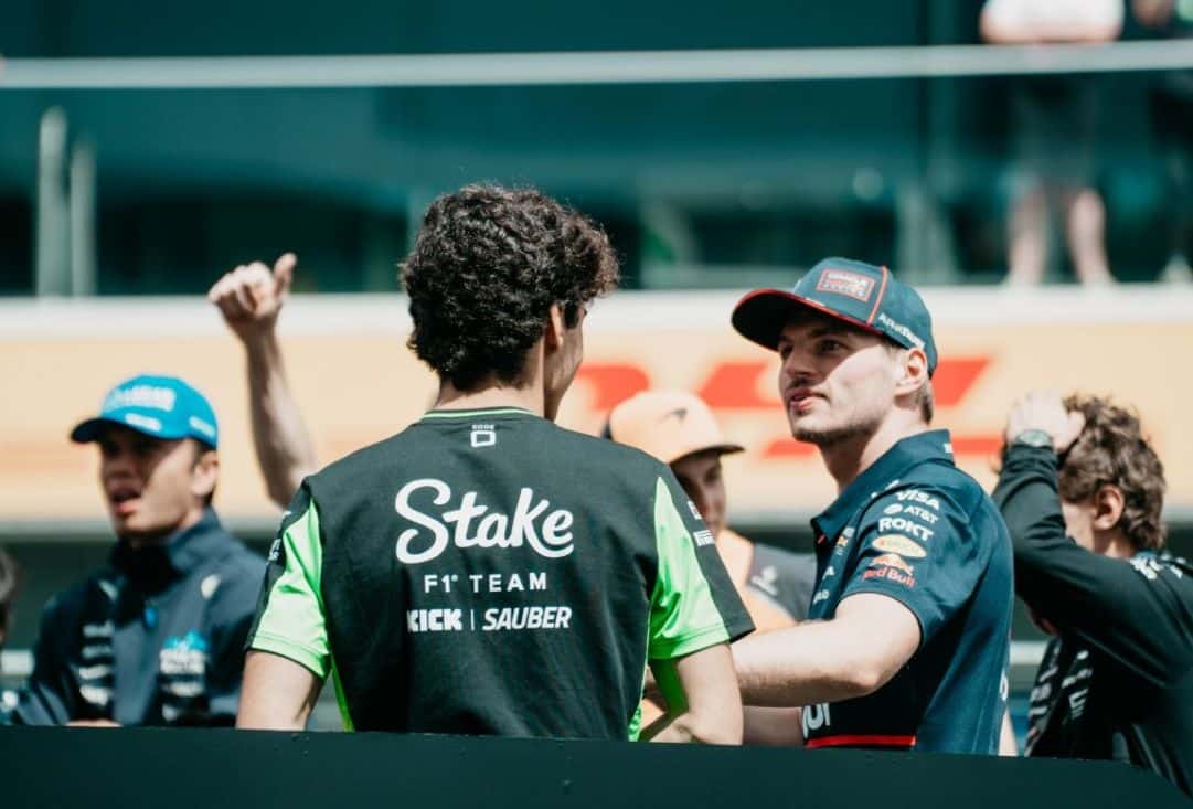 Gabriel Bortoleto e Max Verstappen