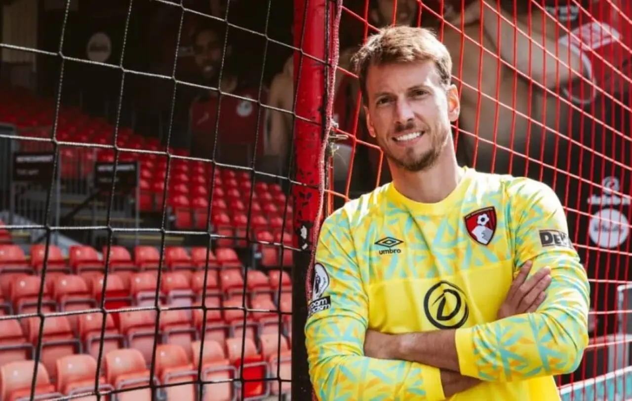Goleiro Neto