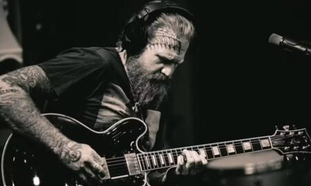 Guitarrista Brent Hinds