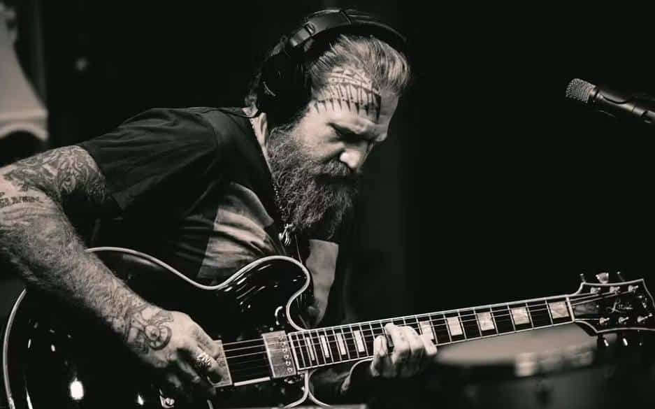Guitarrista Brent Hinds