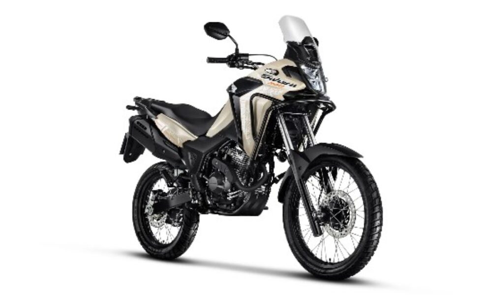 Nova Honda XRE 300 Sahara desembarca em setembro com design renovado e pacote tecnológico superior