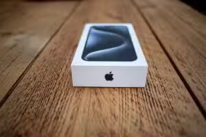 Новият сгъваем смартфон на Apple е изправен пред сериозни ограничения на запасите при глобалното лансиране