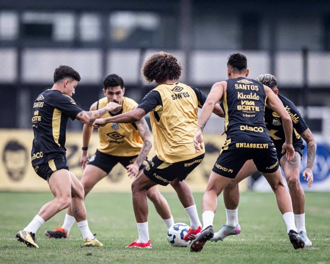 Willian Arão desfalca Santos contra Cruzeiro: transição física adia retorno no Brasileirão