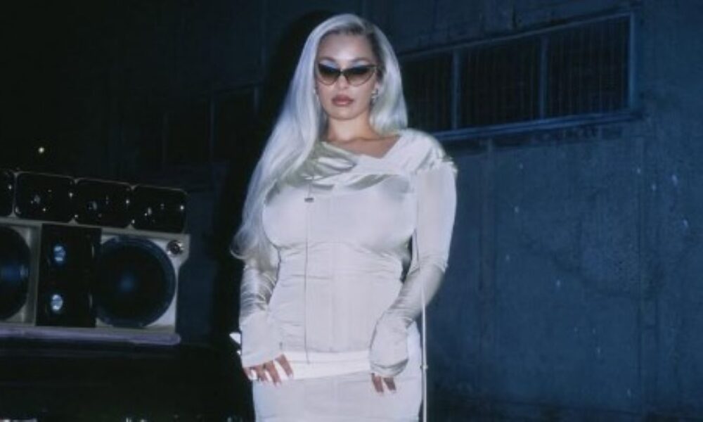 Jorja Smith cancela show no Rock The Mountain 2025 e promete retorno em 2026