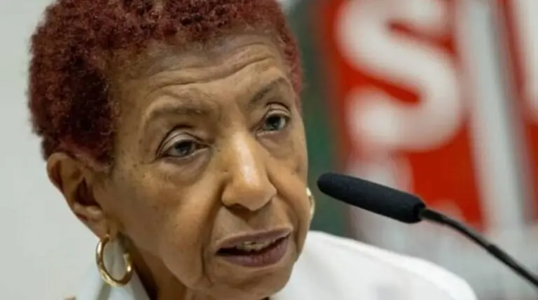Leci Brandão