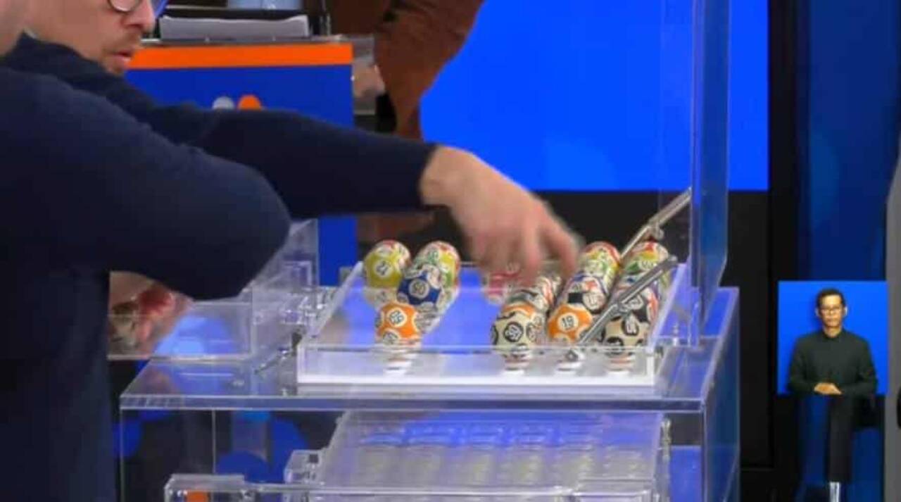 Resultados das Loterias Caixa: +Milionária 275, Mega-Sena 2899, Quina 6796, Timemania 2279, Lotofácil 3465 e Dia de Sorte 1100 agitam sábado