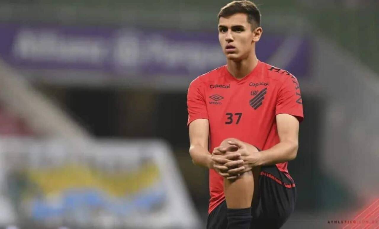 Flamengo intensifica negociações por Lucas Fasson do Lokomotiv Moscou para reforçar zaga em 2025