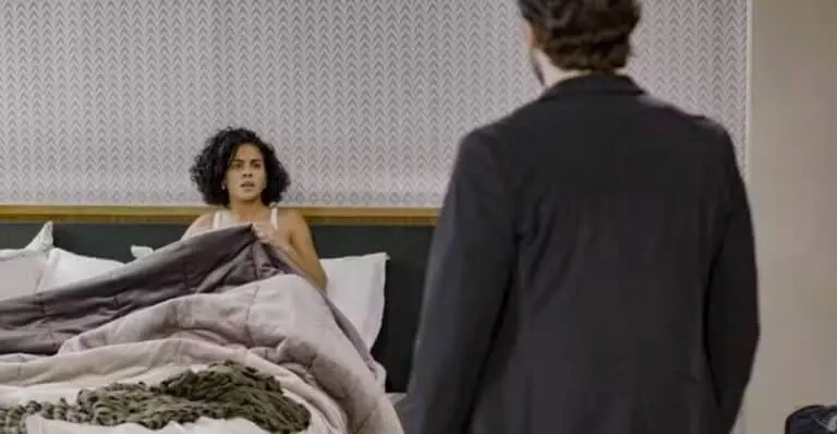 Maria de Fátima é flagrada em cama