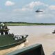Militares do Peru chegam ao rio Amazonas