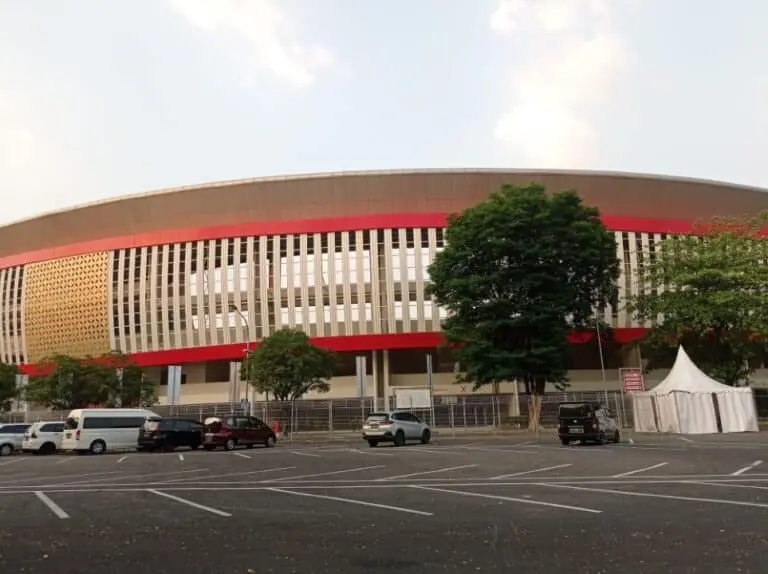 Monumental u
