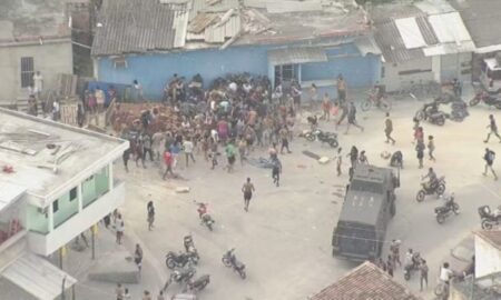 Residents loot cargo of meat