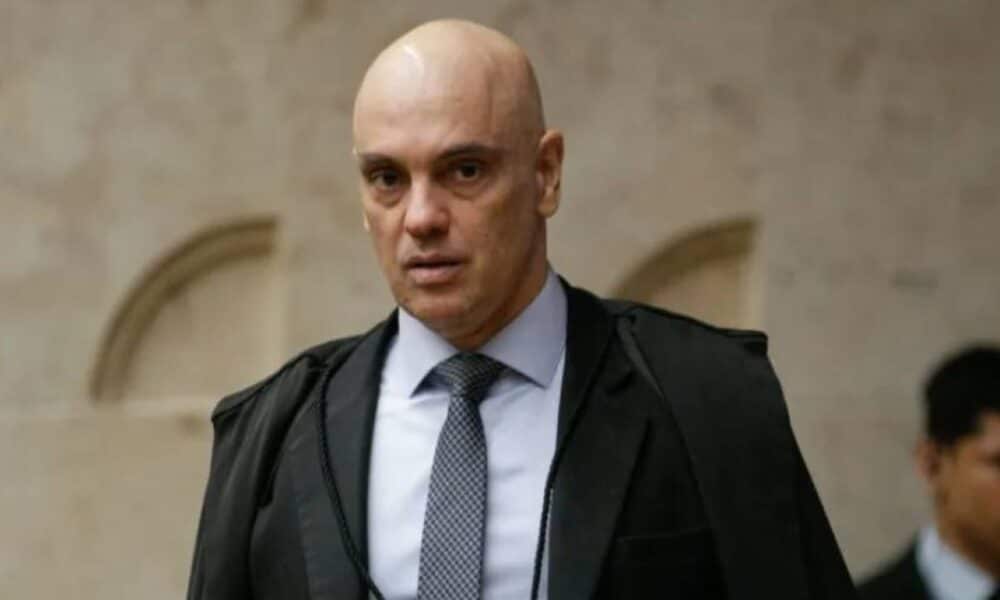 Após atos de Fachin, Alexandre de Moraes suspende pronunciamento no STF