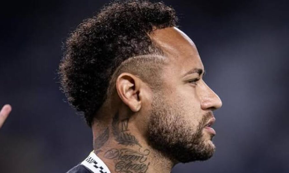Saída de Neymar do PSG em 2023 veio de pedido franco de Luis Enrique, detalha Luis Campos