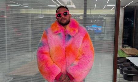 Neymar jaqueta rosa