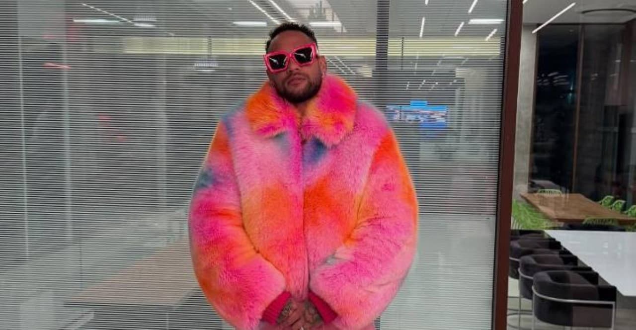 Neymar jaqueta rosa