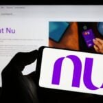 Mensagem incorreta do Nubank informa clientes sobre falsa liquidação; instituição garante operações normais