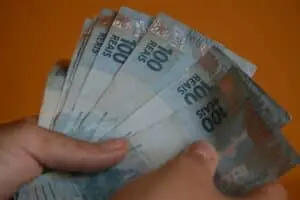 Salário mínimo de R$ 1.631 em 2026 promete ganho real para trabalhadores com carteira assinada