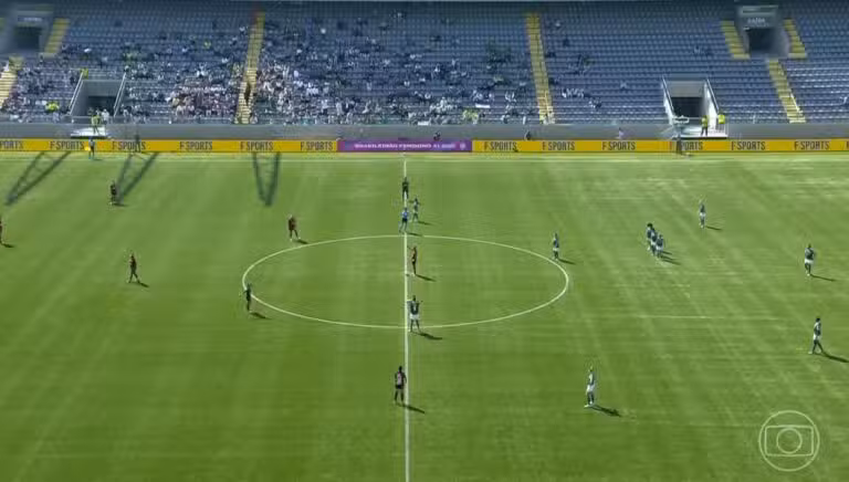 Palmeiras x Flamengo começa agora