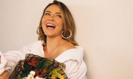 Paolla Oliveira com buque