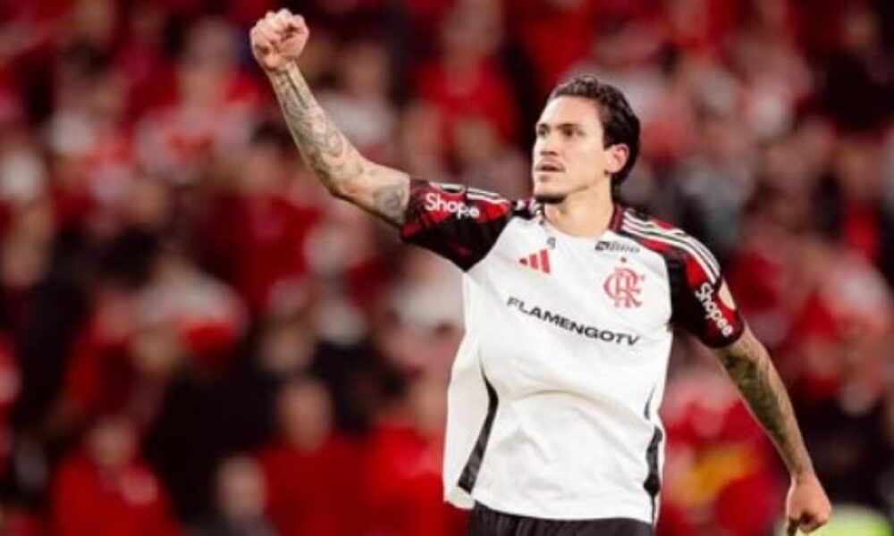 Flamengo ontem arrasa Vitória com 8 a 0 e marca maior goleada dos pontos corridos no Campeonato Brasileiro