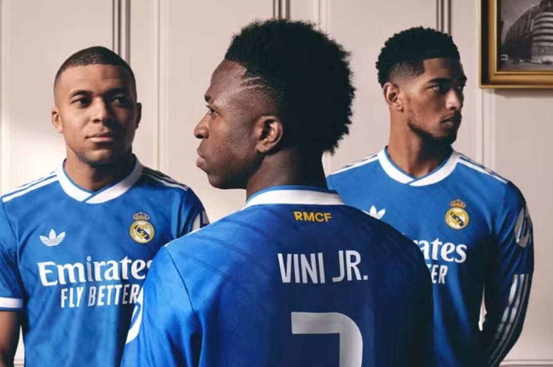 Real Madrid divulga uniforme azul.
