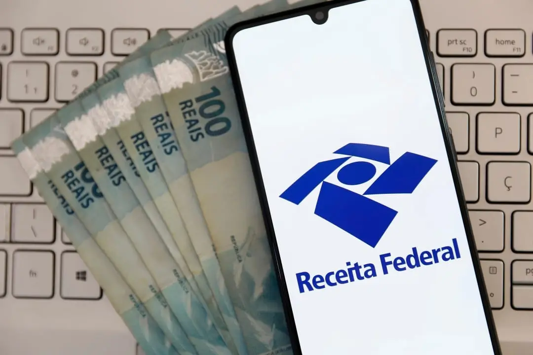 Receita Federal, notas de cem reais, real