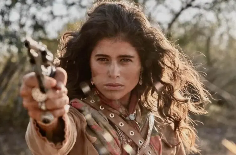 Rosa (Isadora Cruz) em Guerreiros do Sol