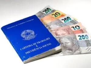 Governo federal projeta salário mínimo de R$ 1.717 com reajuste real para o próximo ano