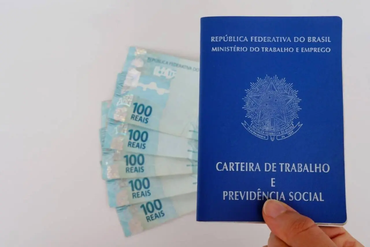 Salário mínimo, Carteira de Trabalho