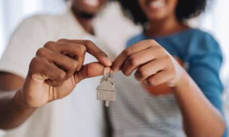 Segurando chave casa própria