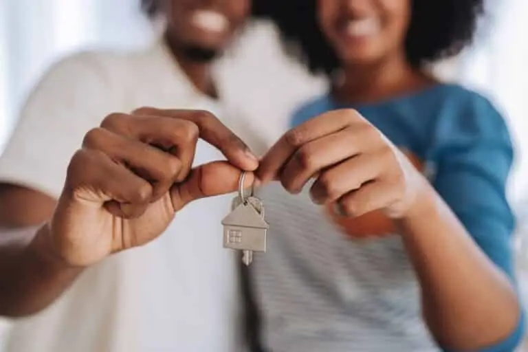 Segurando chave casa própria
