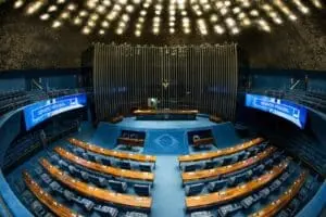 Proposta no Senado busca permitir reparos em carros sem anular garantia de fábrica